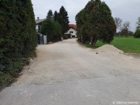 Dela za asfaltiranje javne poti - Volčji Potok